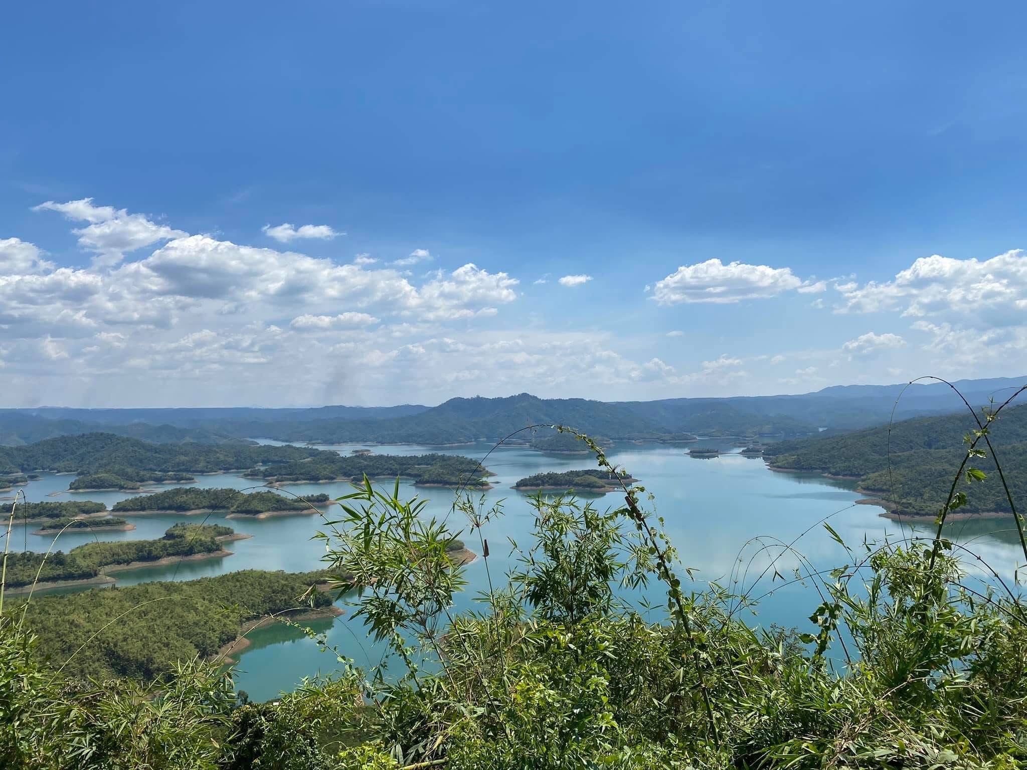 Trải nghiệm nghỉ dưỡng và ngắm hồ tại Tà Đùng